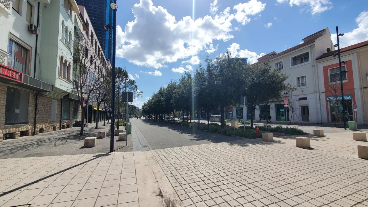 Metropolitan Apartments - City Center Tirana Exteriör bild